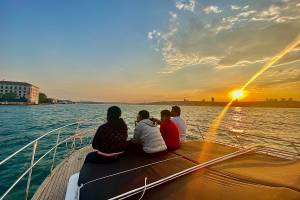 Luxury sunset yacht tour on the Bosphorus